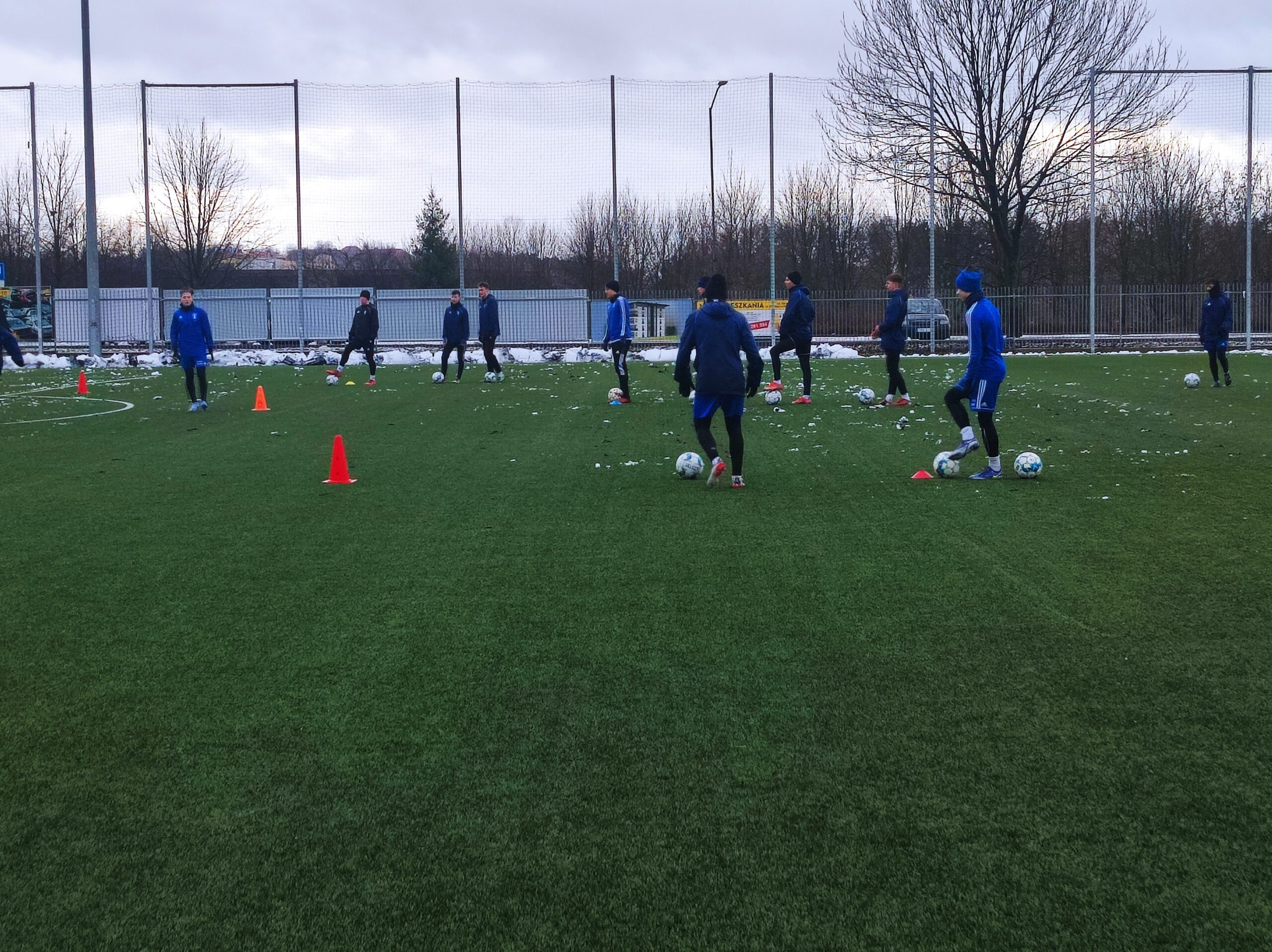Piłkarze Wisły Płock trenują na Stadionie Miejskim w Busku-Zdroju
